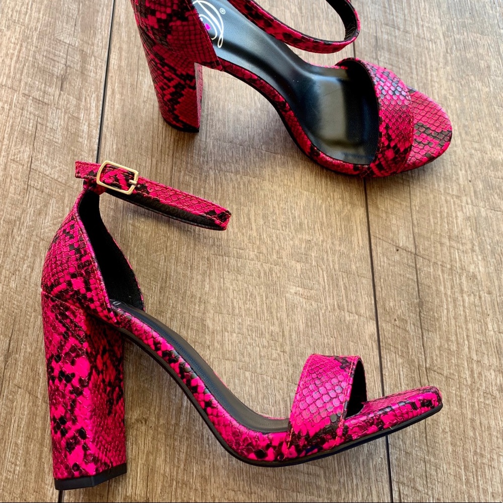 6 Delicious Neon Pink Animal Print Strappy Heels 6 - Picture 5 of 7